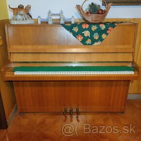 Piano Petrof