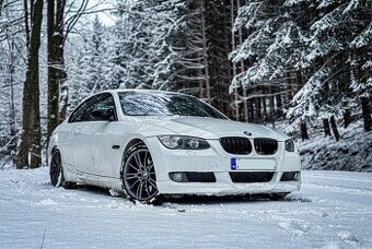 BMW E92 330D, manuál 6st, zadný náhon, full výbava