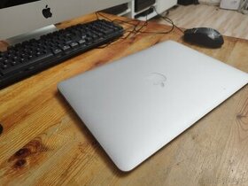 Apple MackbookAir 13" i5  4Gb ram Sonoma