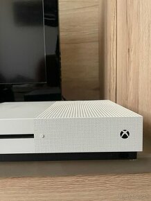 Xbox One S - 1