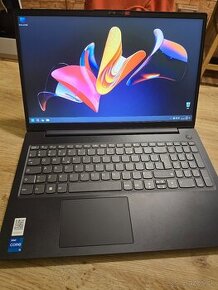 15.6 palcove lenovo V15 G4 v super stave s 8gb ram intel cor