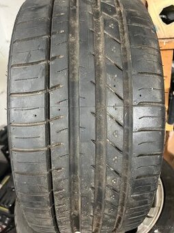 215/35 r18 - 1