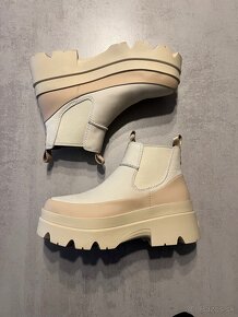 Nové UGG Brisbane chelsea čižmy, pc 189€