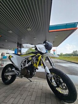 Husqvarna 701 Supermoto - 1