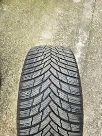 1x Firestone Winterhawk 4 245/40 R19