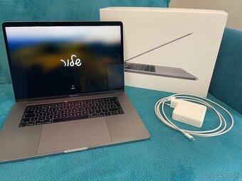 Macbook Pro 15 (i9, 560X)