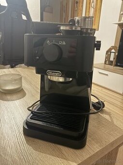 Pákový Kávovar DeLonghi EC230BK