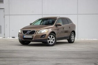 Volvo XC60 D5 (151kW) AWD Momentum Geartronic - 1