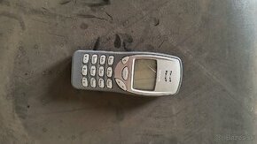 Predám 2ks Nokia 3210