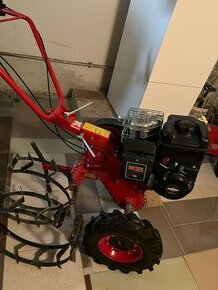 Malotraktor s pluhom (motor Briggs-stratton 800 series)