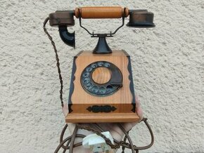 Starý telefon TESLA typ CS20, rok 1980