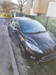 Havarovaný Ford Fiesta 2010 60kw 1.25 benzín