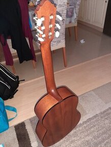 Akusticka gitara