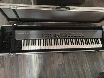 Roland RD 700 ,s profi kufrom