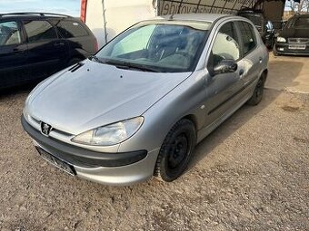 Peugeot 206 prodám náhradní díly z tohoto vozu - 1