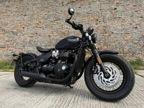 Triumph Bonneville Bobber Black