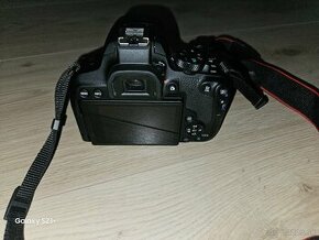 CANON 850D