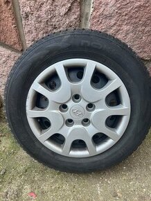 15" ocelové disky Hyundai + puklice, pneu