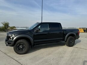 Ford F150 Raptor kupeny ako novy v CZ