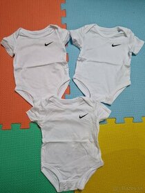 NOVE 3ks biele body s kratkym rukavom Nike 56-62