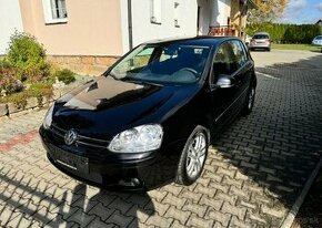 Volkswagen Golf 1,4i Trend serviska , klima benzín manuál