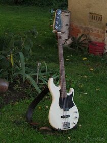 Basová gitara Yamaha BB234 White, Snimače Fender a Sadowsky