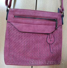 Červená crossbody kabelka