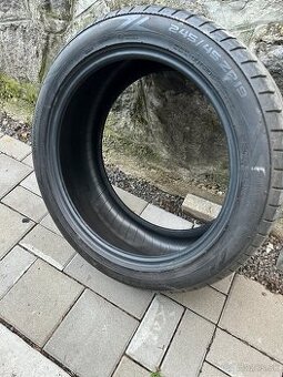 R19 245/45 Nokian