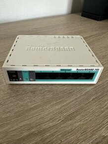 MikroTik RouterBOARD 750
