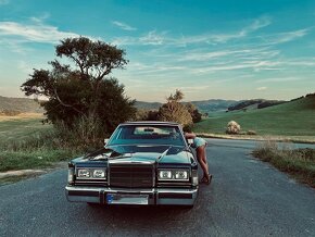 Lincoln Continental Towncar - 1