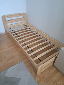 Takmer nová borovicová posteľ