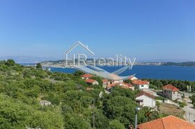 TROGIR - zariadené apartmány s výhľadom na more