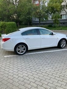 Predam opel insignia 4x4 2.0cdti