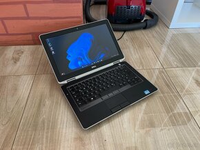 Dell/Notebook/i7/8GB RAM/256GB SSD/Intel HD Grafika 2GB