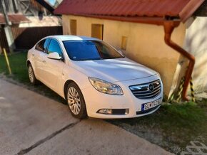 OPEL INSIGNIA 2.0 nafta ; 2010 ; 220 400 km