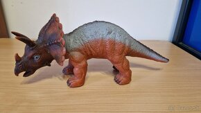 Dinosaury