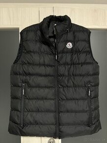 Moncler čierna vesta