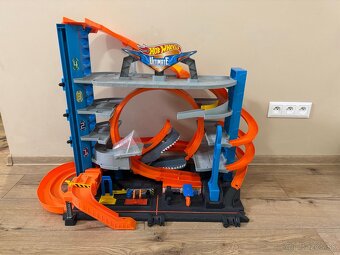 Mattel Hot Wheels Ultimate garáž so žralokom