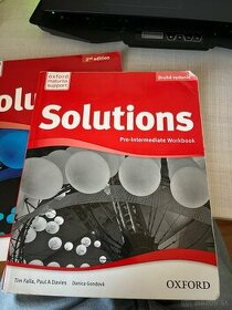 SOLUTIONS - ucebnica a pracovný zošit - 1