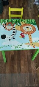 Predám detský stôl so stoličkami a detský regál