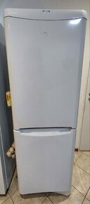 Rezervovana - Kombinovana chladnicka Indesit BAAN 12 CM01X