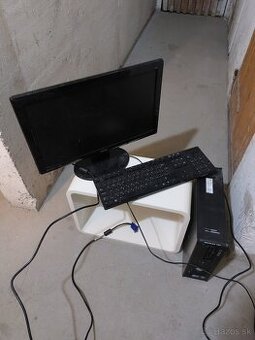 PC, monitor, klávesnica