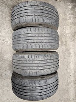 225/40R18 - 1