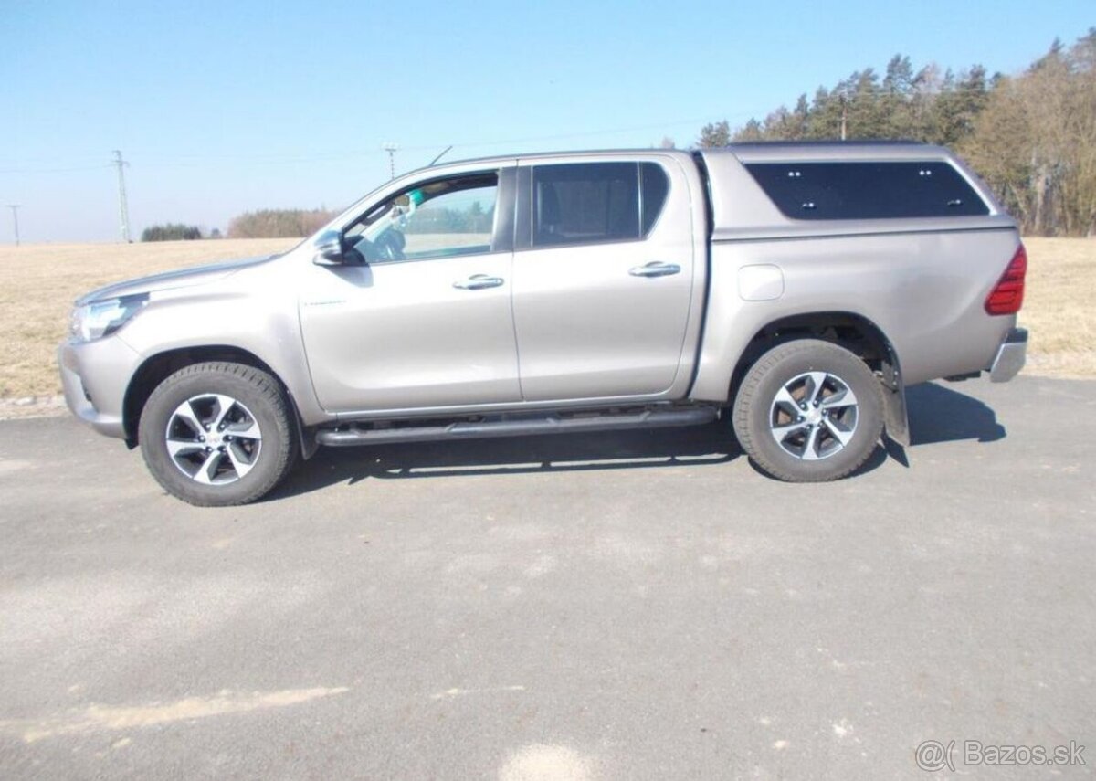 Toyota Hilux 2,4D naj 69 000km nafta manuál 110 kw