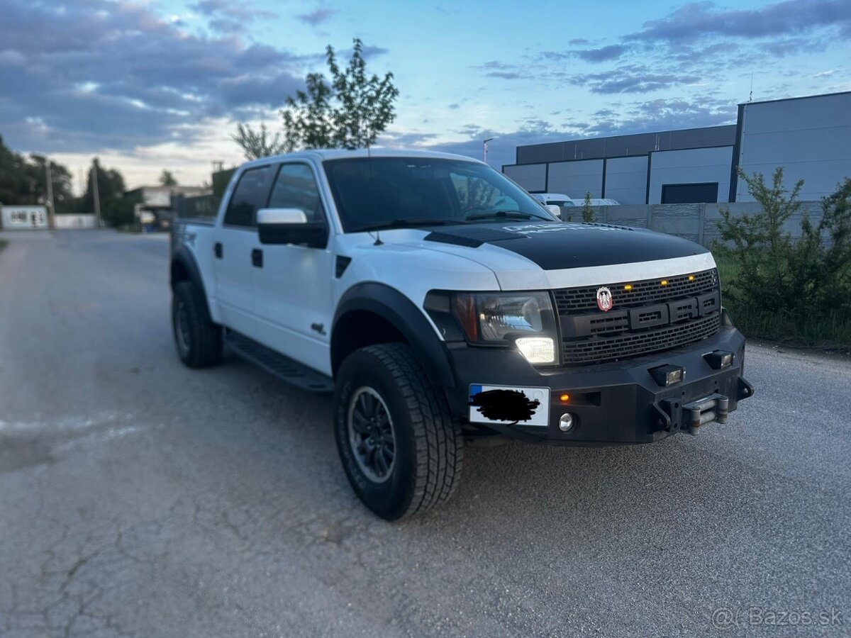 Predám Vymenim Ford F-150 SVT RAPTOR SUPERCREW 6.2L