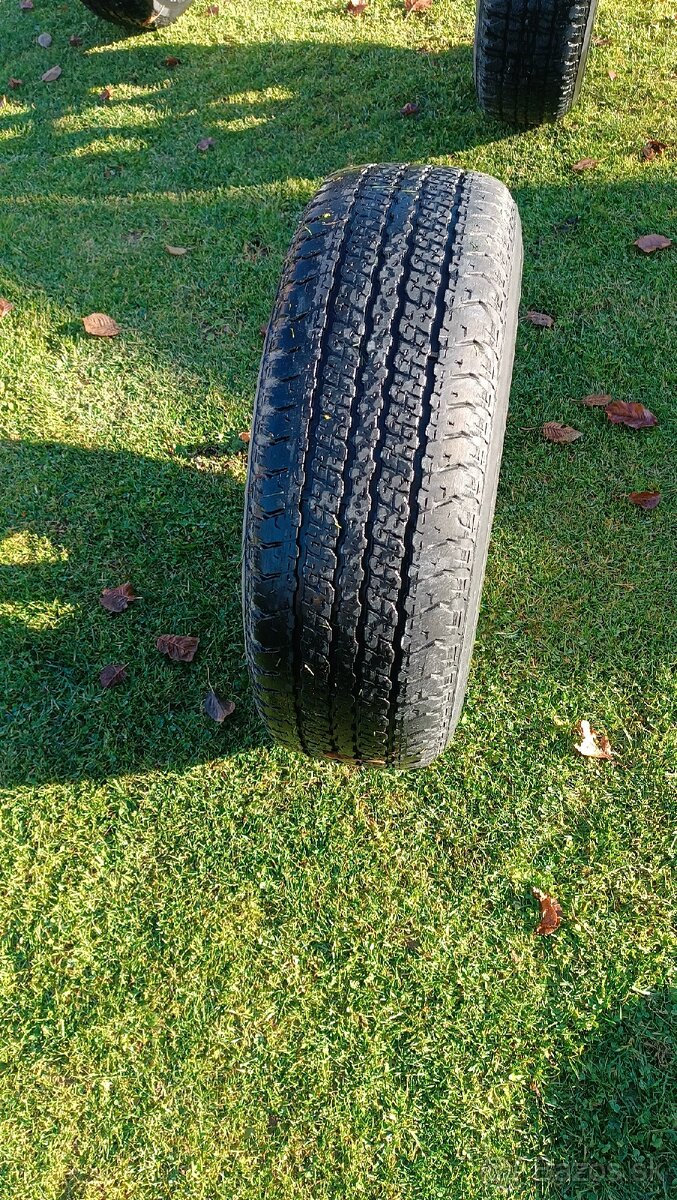 Predam celoročne pneu Bridgestone dueler 235/70 r 16