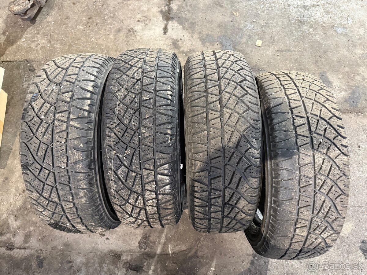 215/60R17