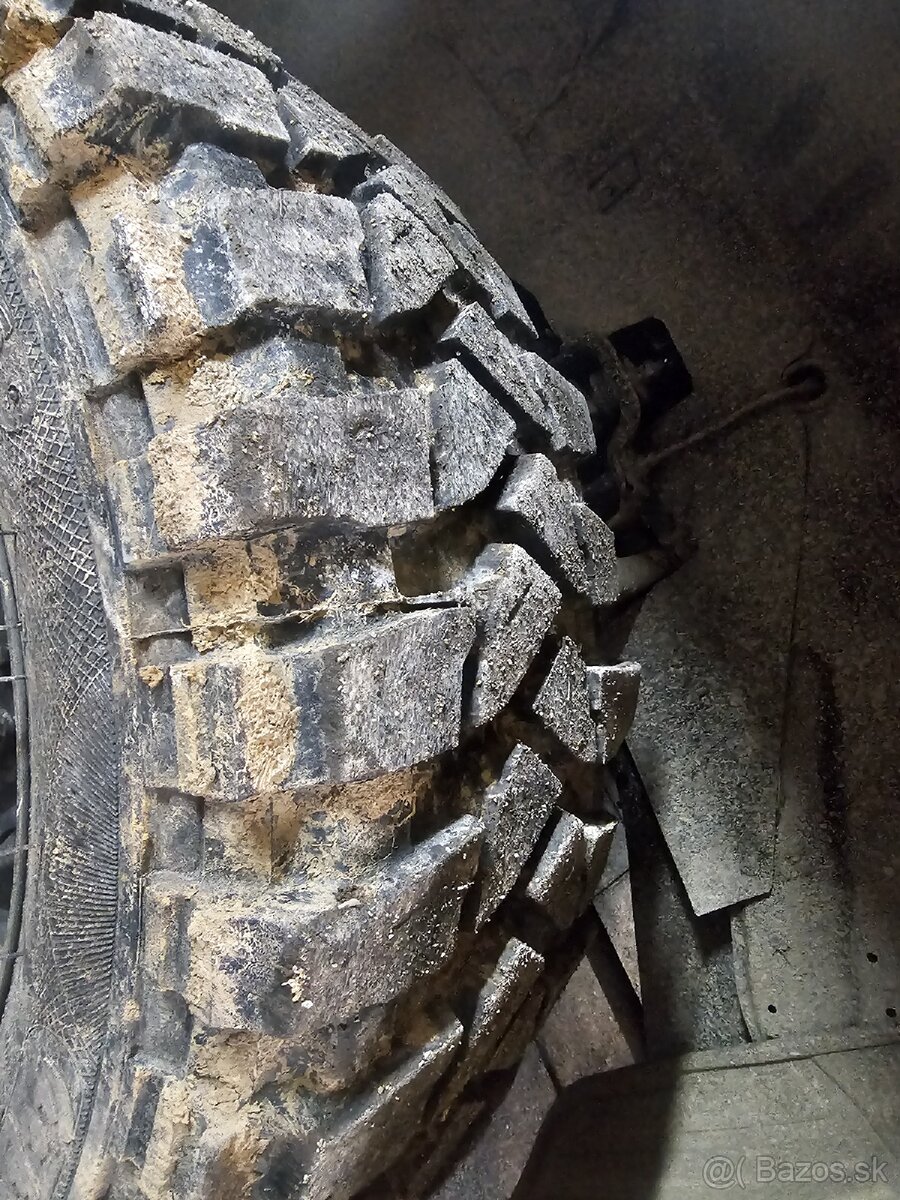 Predam offroad pneumatiky 245/70R16