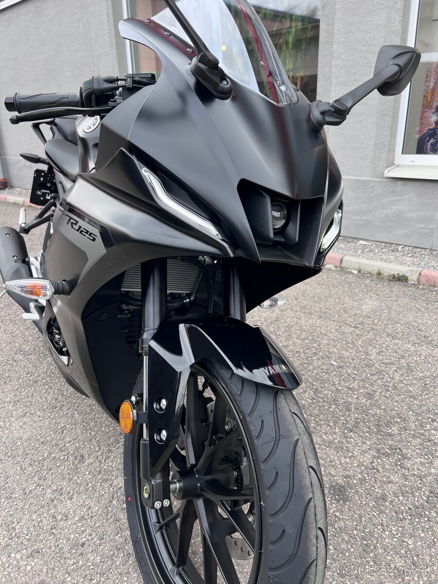 YAMAHA YZF- R125 2025