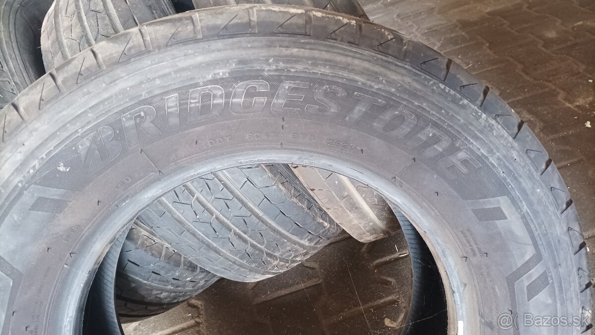 Predám 235/65R16C